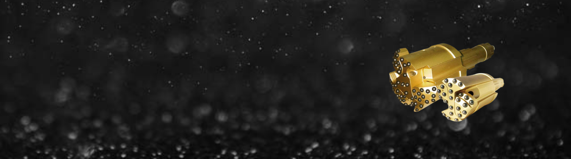 Brocas de perforación Mitsubishi Rock Tools y jumbo hidráulico Robodrill sobre fondo técnico industrial